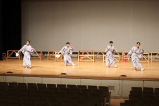 ３年生男子の日本舞踊の練習の様子