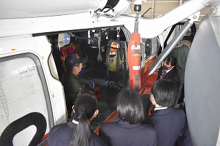 救難ヘリコプターUH‐６０Jでの救難説明
