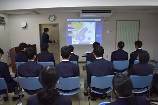 串木野海上保安部次長西園様から説明を受けました。