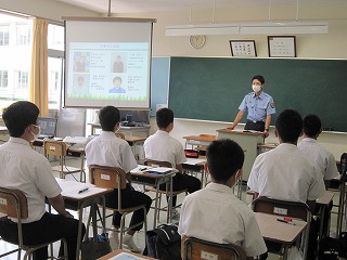 卒業生田之脇一平さん（鹿児島市消防局勤務）による体験講話